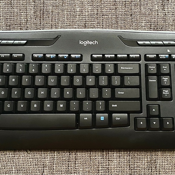 Logitech Wireless Computer Keyboard - Picture 4 of 7